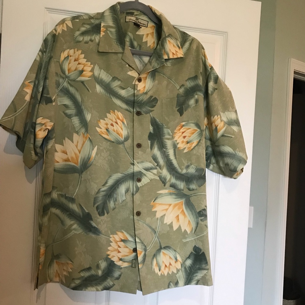 Tommy Bahama Men’s Hawaiian Floral Shirt - Medium